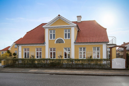 Totalombygning af stor villa til bolig, bed and breakfast og butik