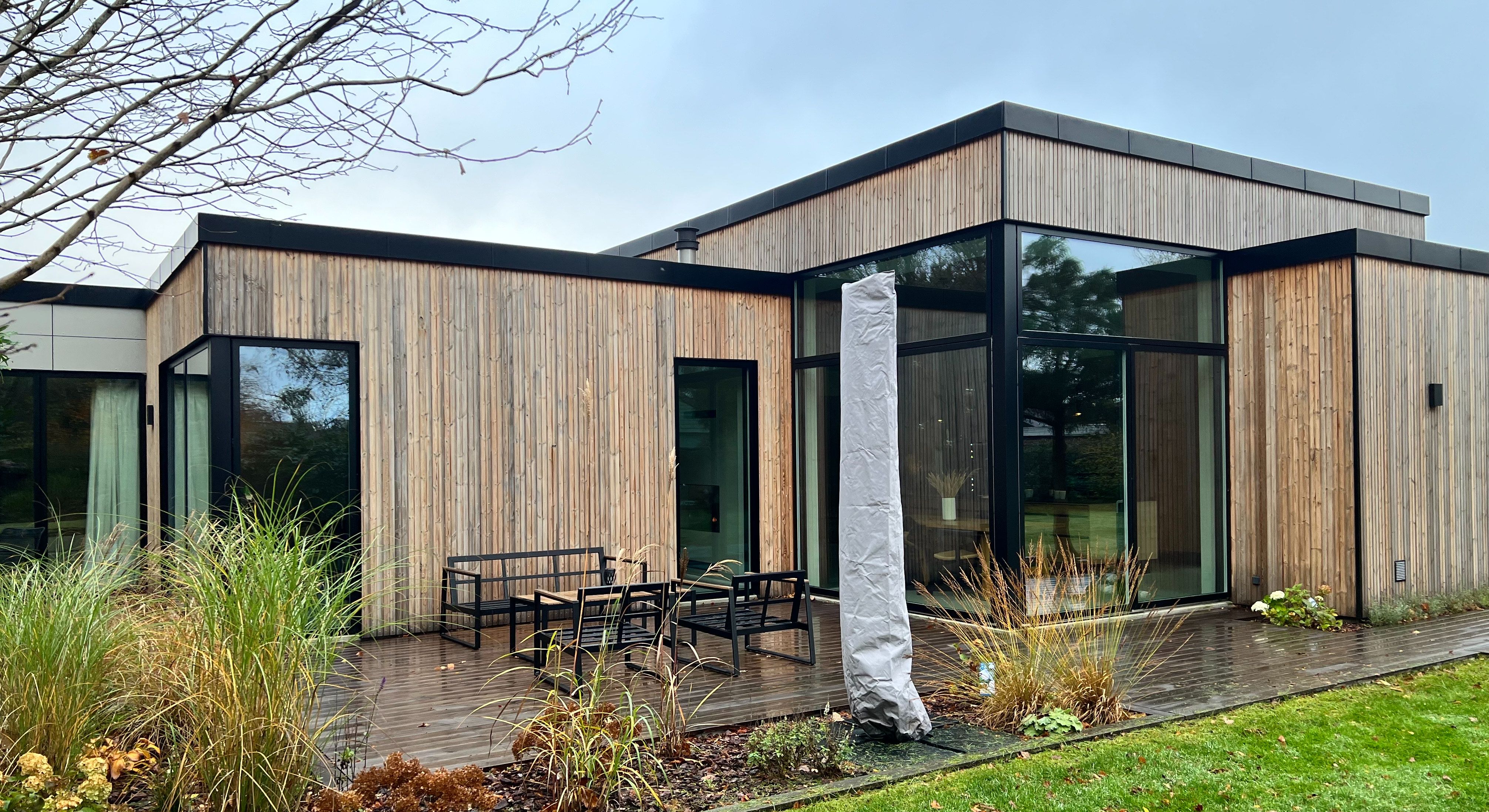 Arkitekttegnet villa i Aalborg med moderne facade